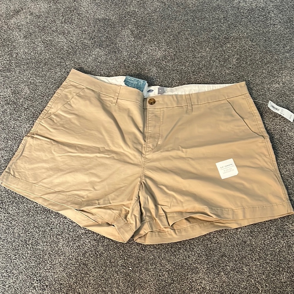 Medium rise Women’s Khaki Shorts, 3.5in inseam